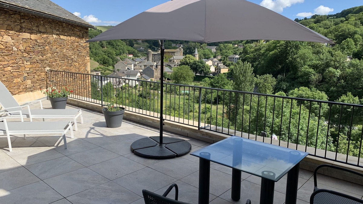 Coupiac House | Une Terrasse au Soleil