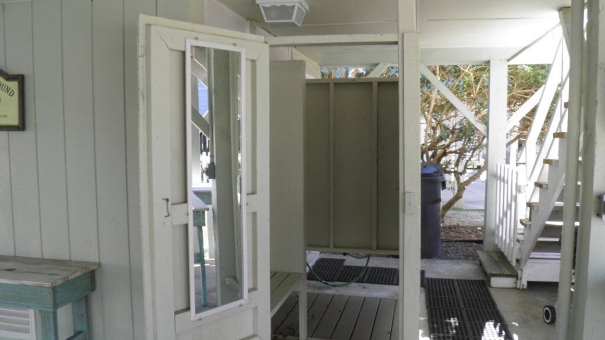 Sunset Beach Cottage | 'Unforgettable'! LOCATION! 4th FROM OCEANFRONT, OCEAN, SUNSET & SUNRISE VIEWS!