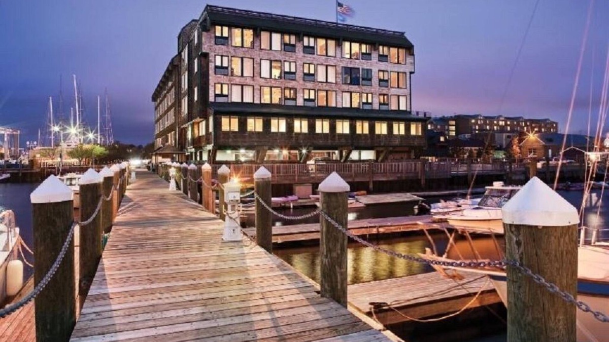 The Point Apartment | Unforgettable New England retreat with a true nautical feel