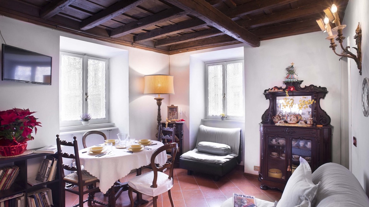 Rione XI Sant'Angelo Apartment | Unforgettable 'Roman Holidays' on foot between monuments and fountains - free WiFi
