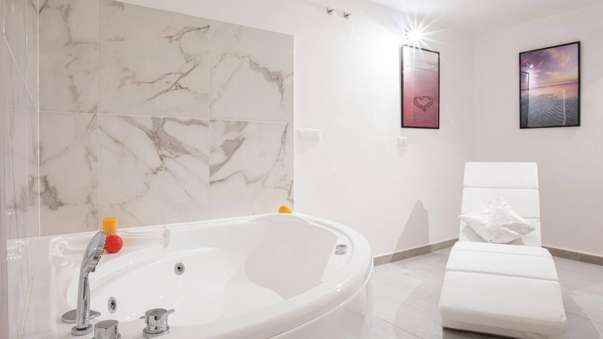 Rione V Ponte Apartment | Unforgettable Split Level Jacuzzi Suite Navona - Top Collection