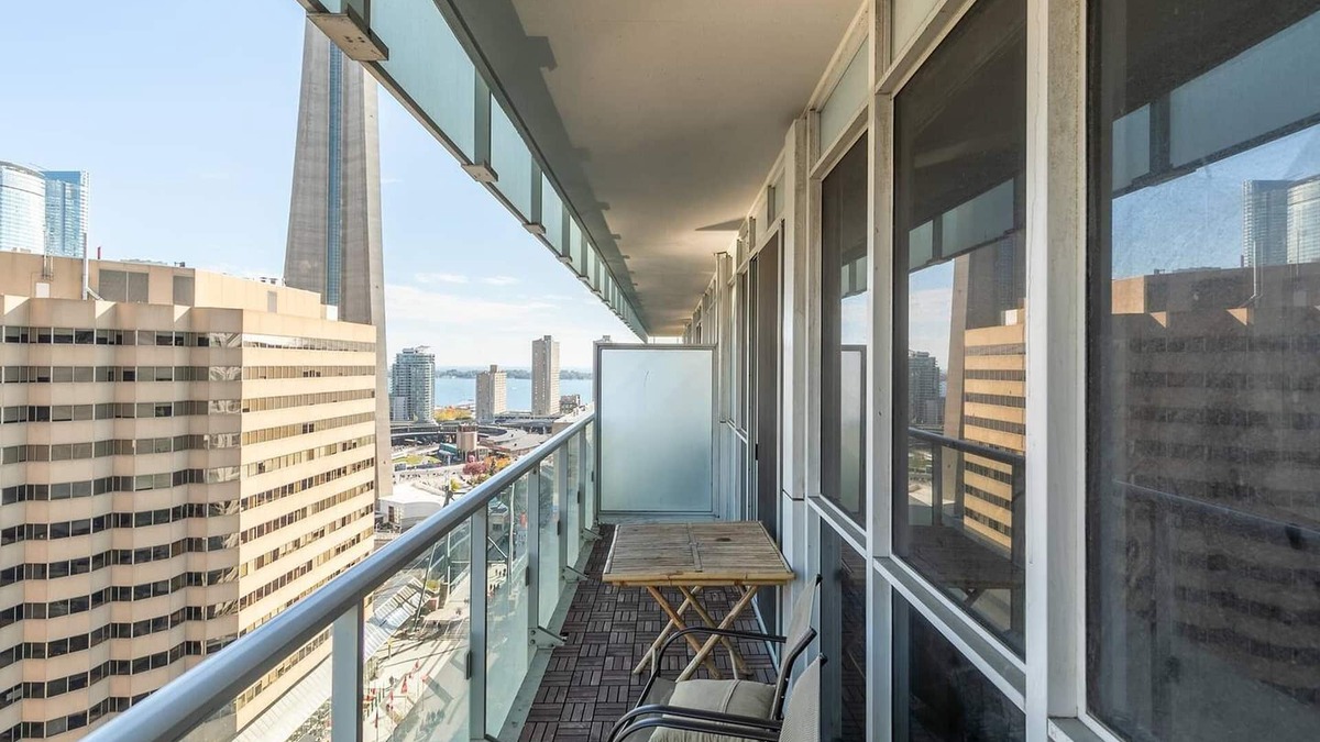 Toronto Entertainment District Apartment | Union and Front Suites