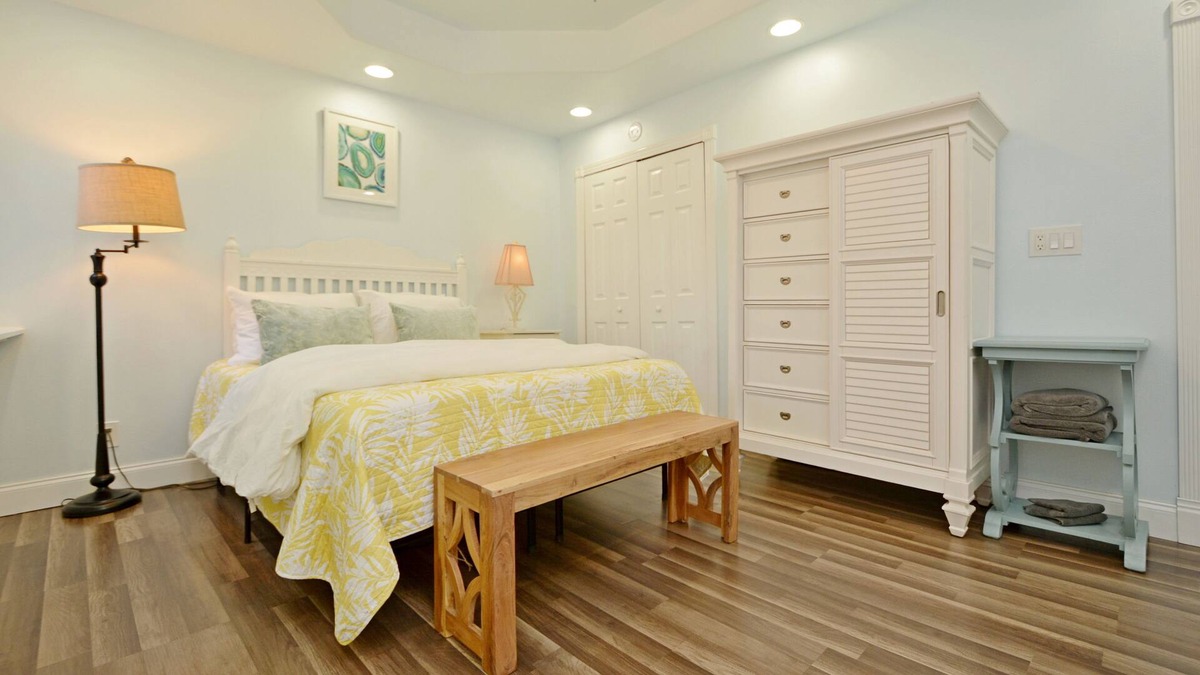 Tropic Cottage | Unique 1 BR Cottage Near the River with Private Patio
