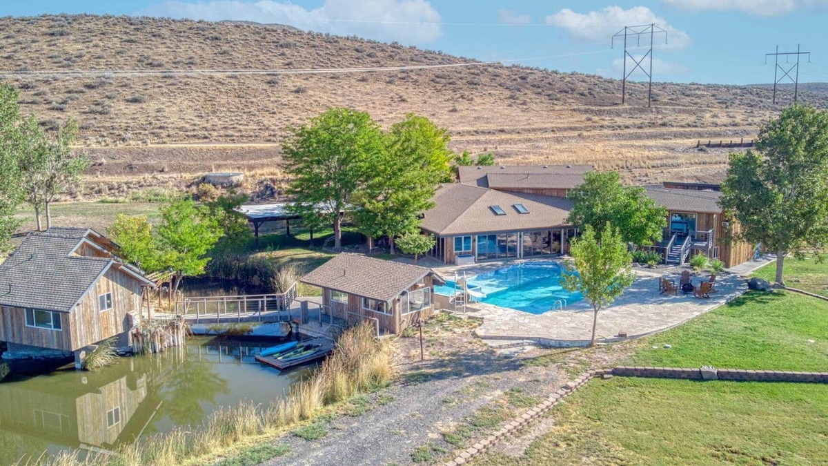 Bliss House | Unique 6BR Lodge w/Private Hot Spring Pool!