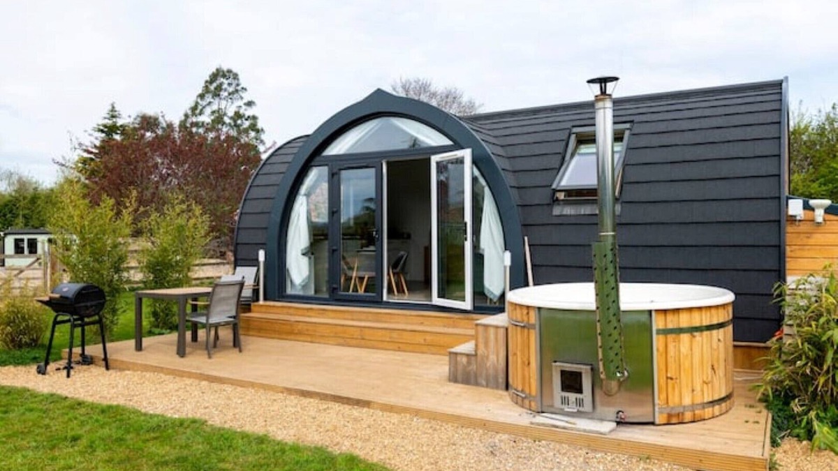 North Walsham Cabin | Unique and Luxurious Hideaway With Private hot tub