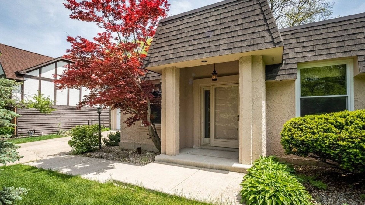 Naperville House | Unique and space single family house, close to Naperville downtown