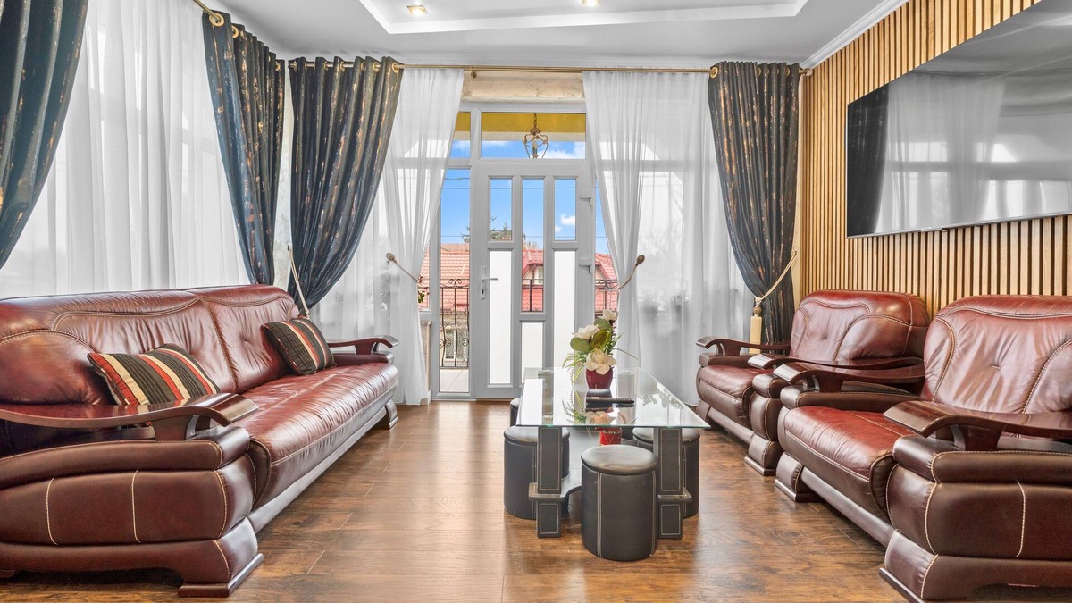 Sector 1 Apartment | Unique and Spacious Haven: Garden, BBQ & Courtyard