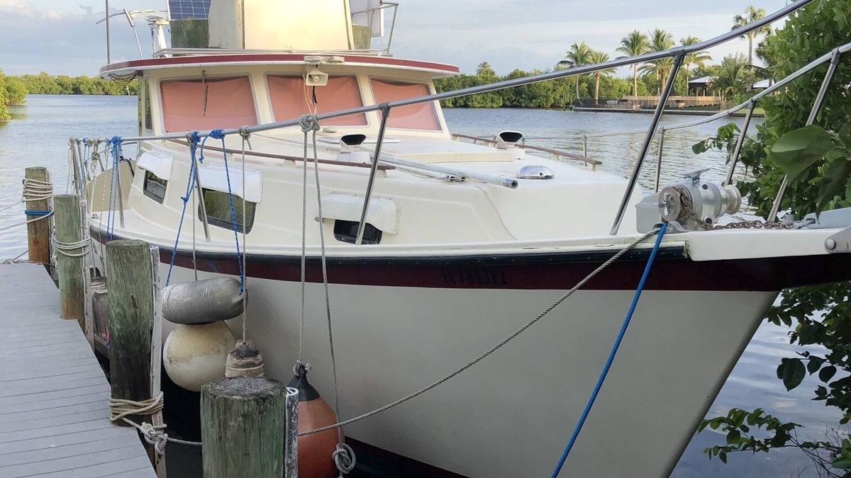 Bokeelia Boat Rental | Unique Charlotte Harbor experience on a comfortable Schucker 436 trawler.