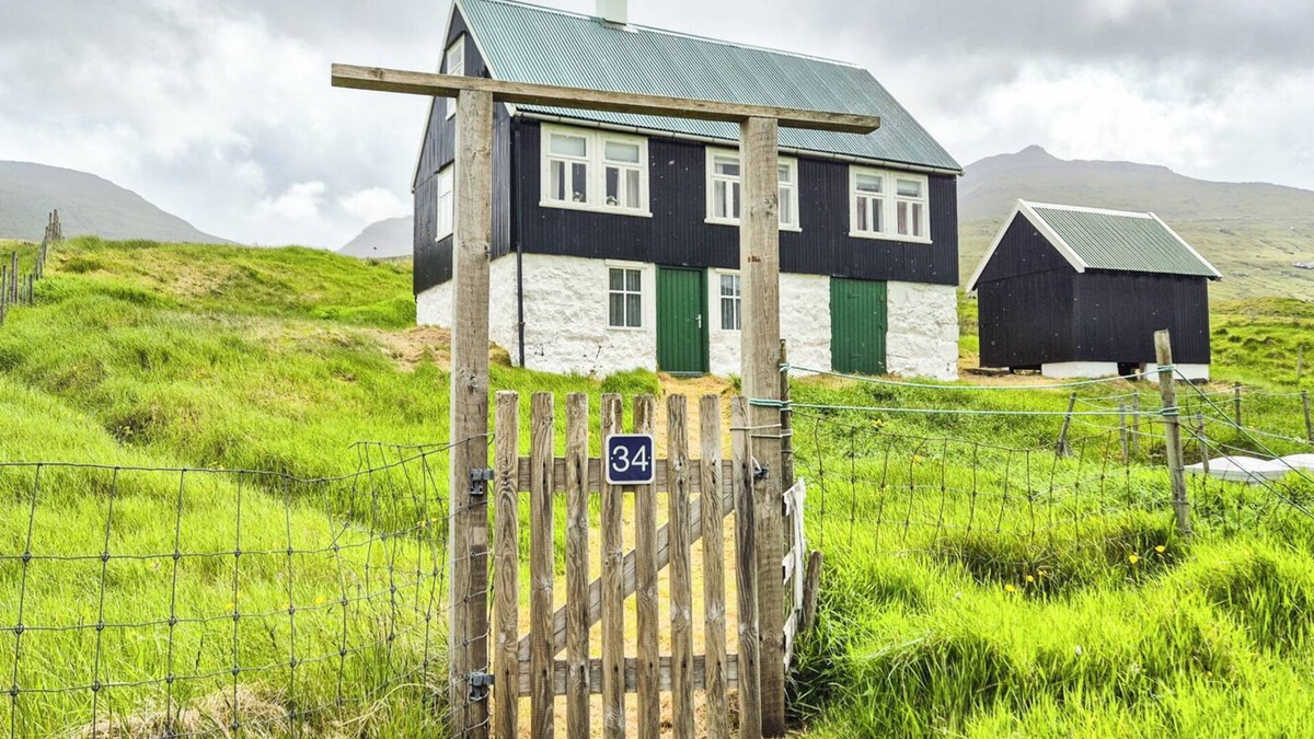 Faroe Islands House | Unique & Charming Faroese Cottage