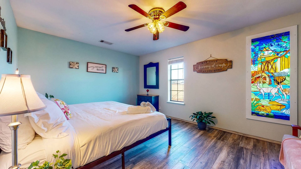 Wise County Cottage | Unique Cottage by Airstrip for Private Planes - Herb Garden, Dog-Friendly