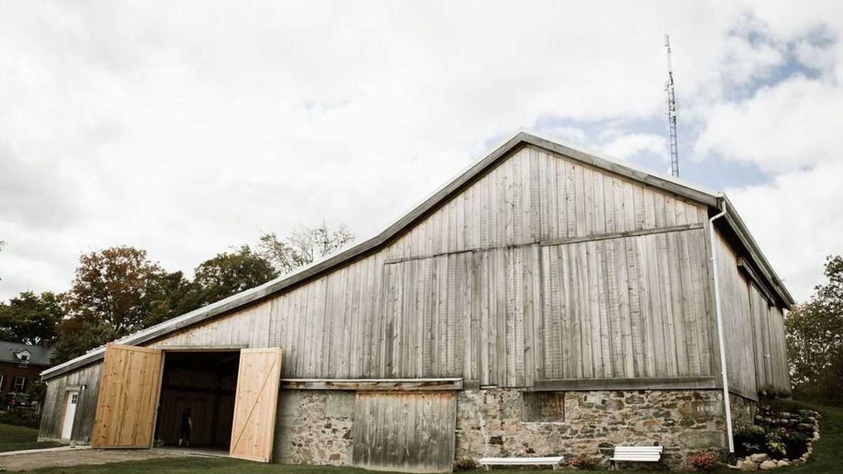 Bradford West Gwillimbury House | Unique Country Barn Studio- Pet Friendly