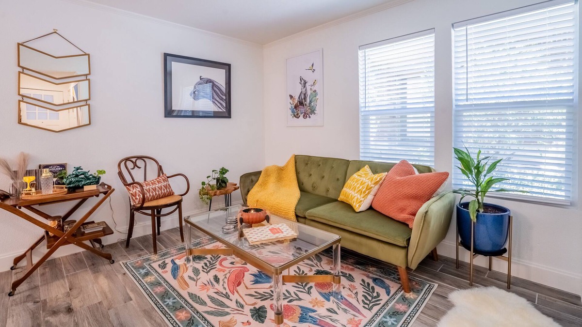 South Manchaca Condo | Unique, cozy Southside condo with sparkling pool