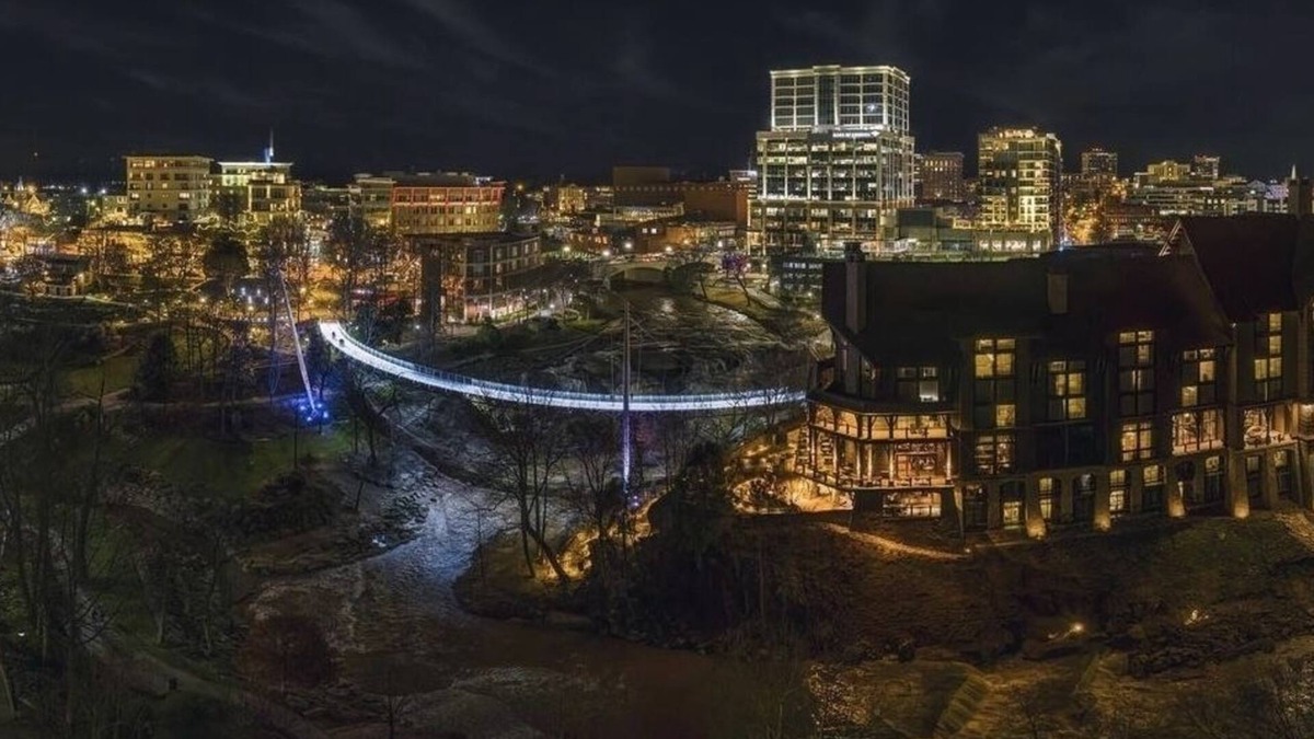 Greenville - Spartanburg House | Unique Deck w/Firepit/Outdoor TV, 5 Mins Downtown Greenville, AIRB NB SUPERHOST