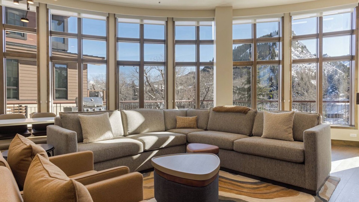 Avon Condo | Unique End Curved Suite, Ski inout, Resort & Spa, Hot Tubs, Remodeled 2024