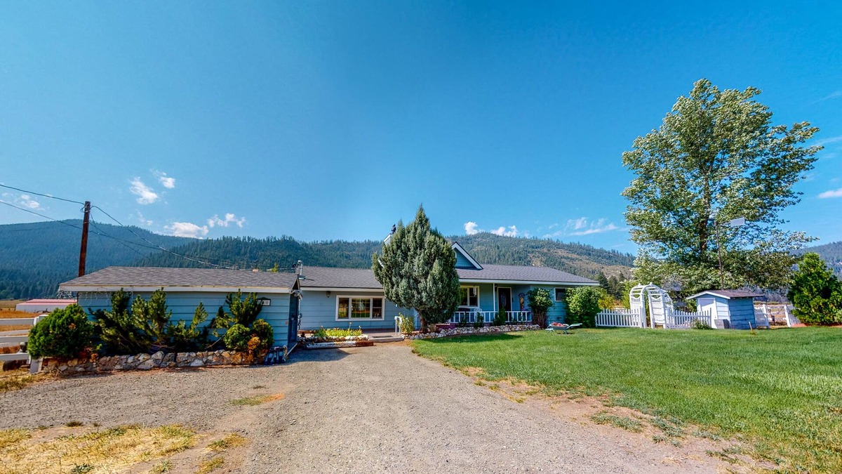 Sattley House | Unique, Family-Friendly Home w/ Incredible Views, Private Hot Tub, & Pool Table