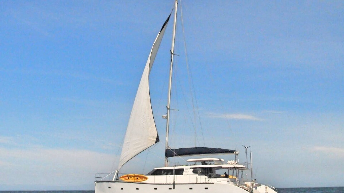 Mahe Island Boat Rental | Unique & Fun Accommodation on a Boat in Paradise.