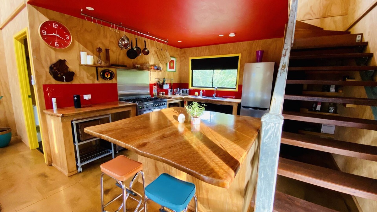Hunchy Cabin | Unique funky Arthouse ‘Franks Place’ Hunchy Valley