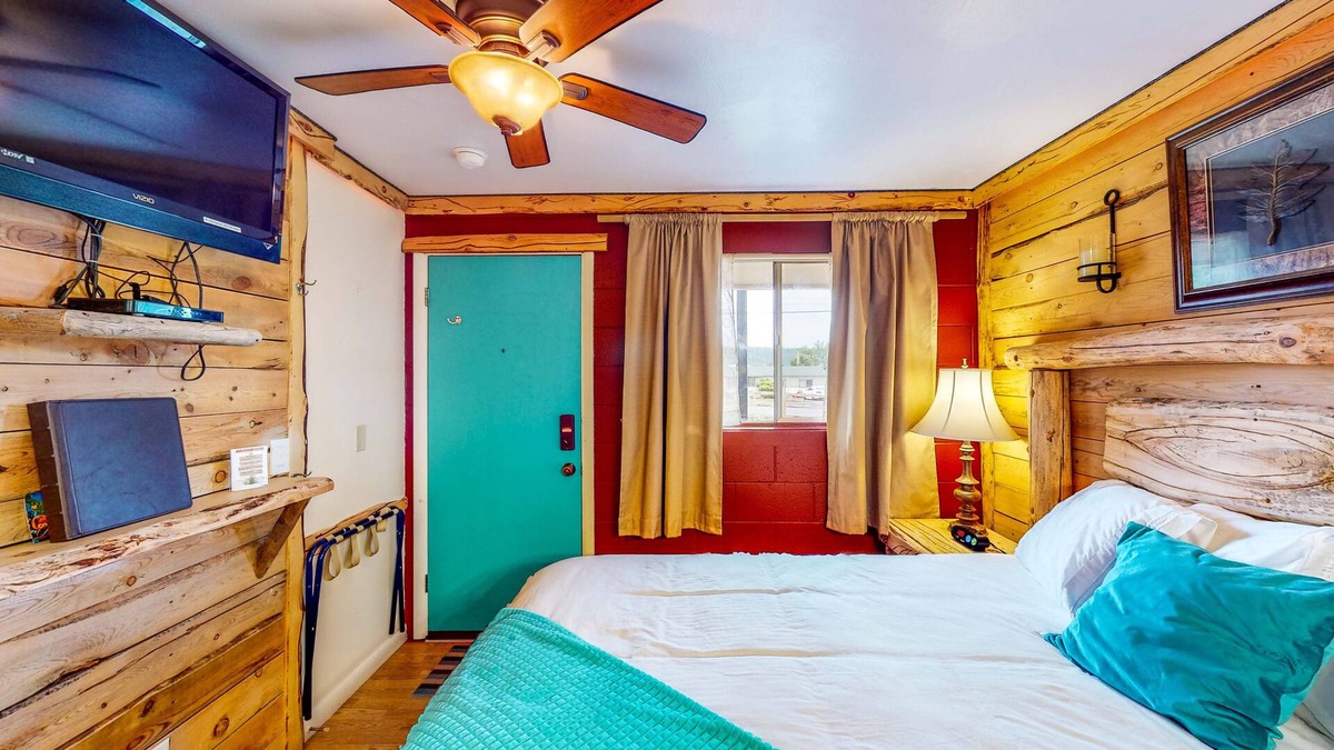 Cedaredge Cabin | Unique hideaway with great shared amenities