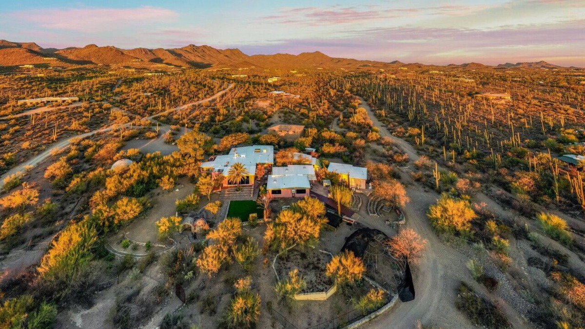 Tucson House | Unique Home/5 BR 2 BA/Private/Yoga/4 Acres