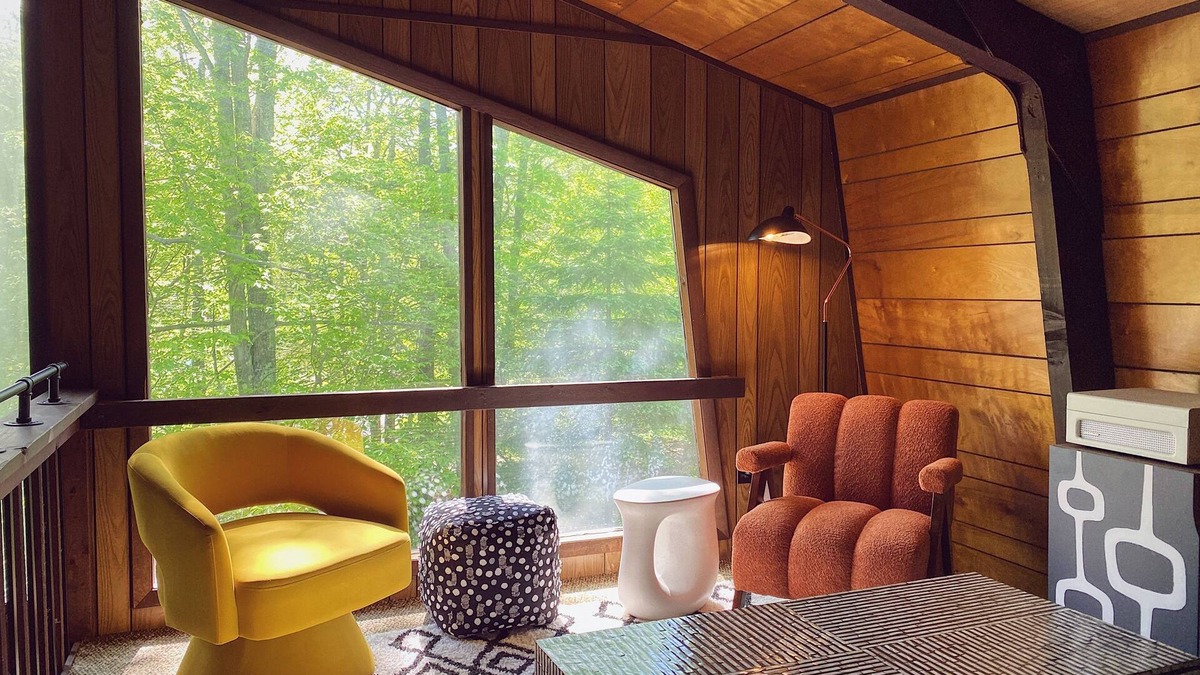 Hamlin Ski Chalet | Unique Insta-Worthy Poconos Chalet - Fireplace/Pool/Beach/Lake/Fire Pit