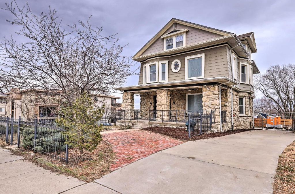 Southmoreland Apartment | Unique Kansas City Apartment about 3 Mi to Downtown!