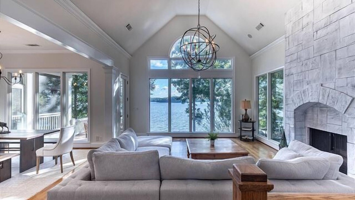 Lake Oconee House | Unique Lake Lodge Retreat with game room