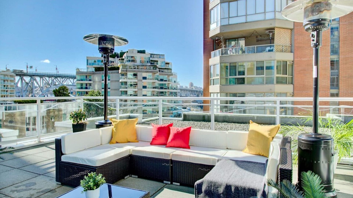 Downtown Vancouver House | Unique luxury 3 beds 2 baths w/a 650 sqft patio