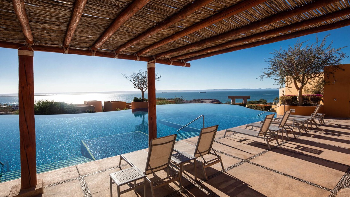 La Paz Resort | Unique Luxury Home - Private Beach Club & Housekeeping included