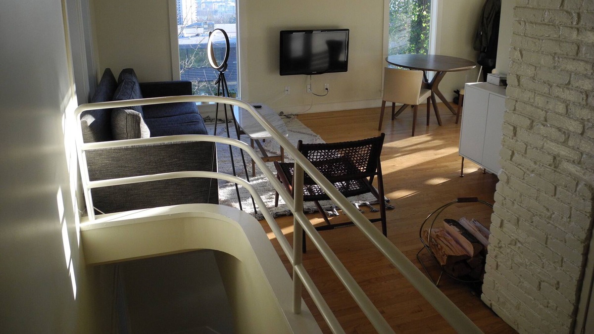 Portland Heights Apartment | Unique, modern 2-level 1BR+Office or 2BR, w/fireplace, mtn views, near downtown