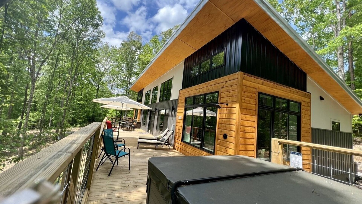 Flintstone House | Unique modern home with Hot tub on 10 acres with King size bed near Chattanooga