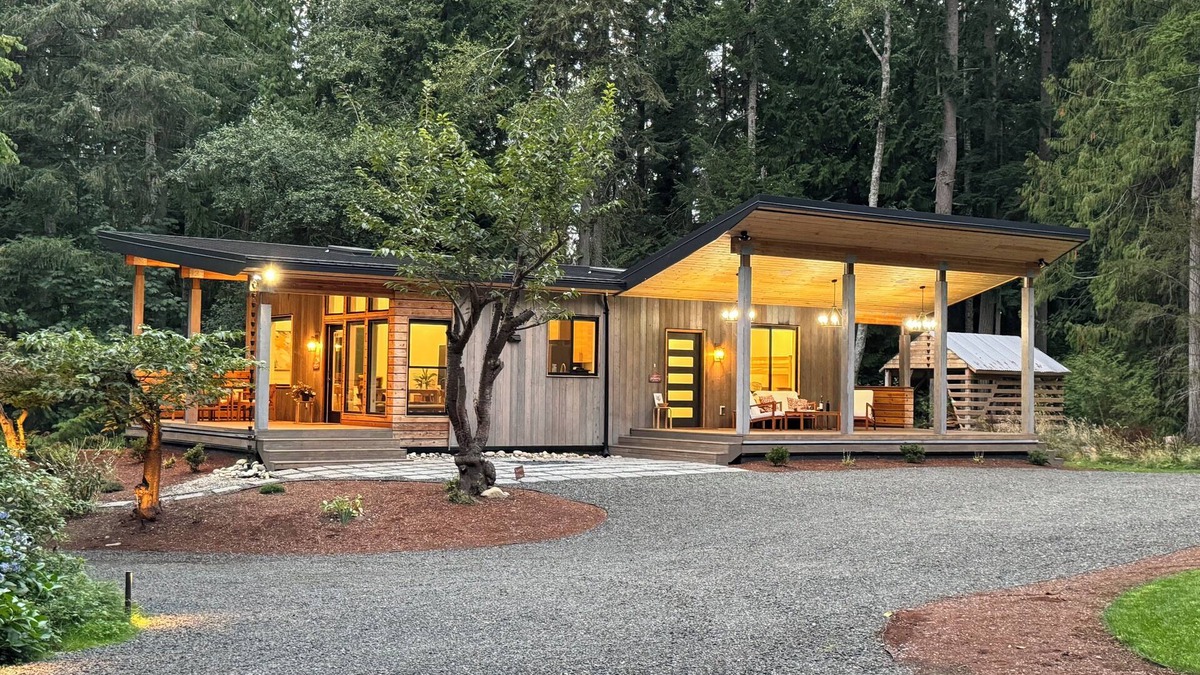 Rollingbay House | Unique modern Farmhouse