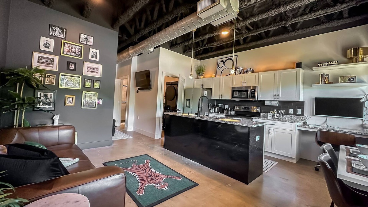 Nashville Apartment | Unique Nashville Executive Condo & Workspace
