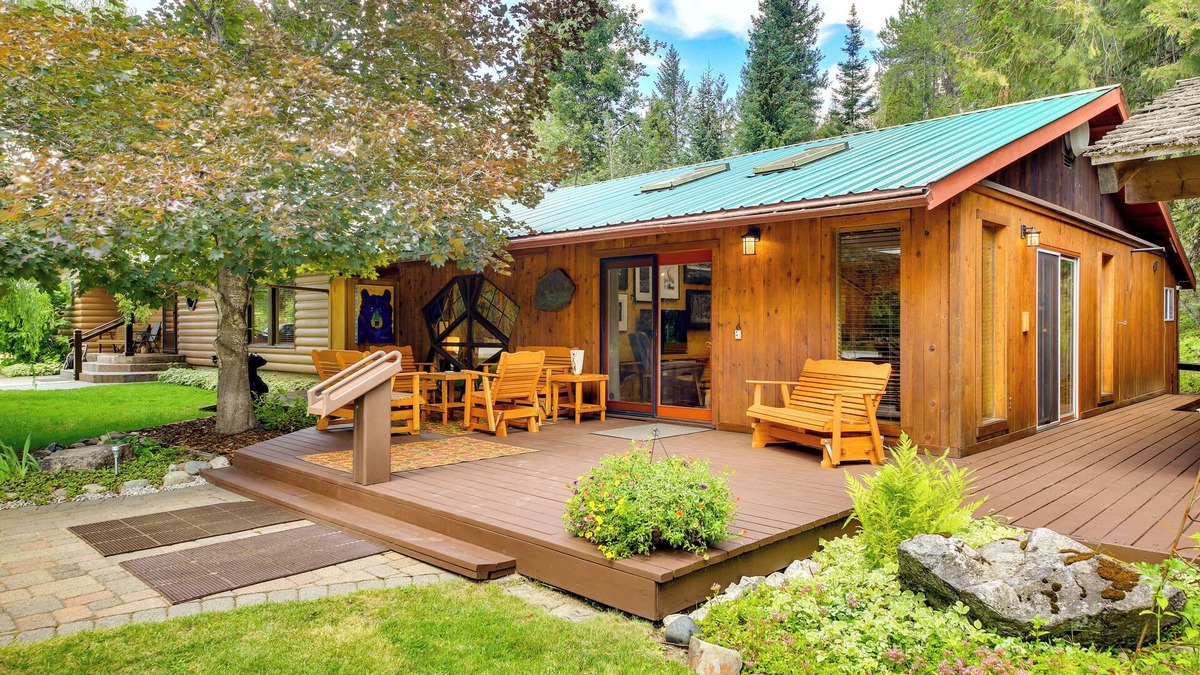Nordman Cabin | Unique Nordman Retreat 1 Mi to Priest Lake!