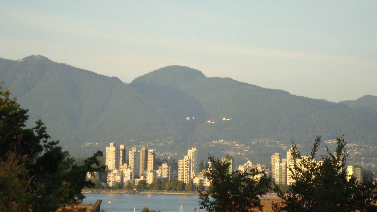 Kitsilano Apartment | Unique Penthouse By The Beach