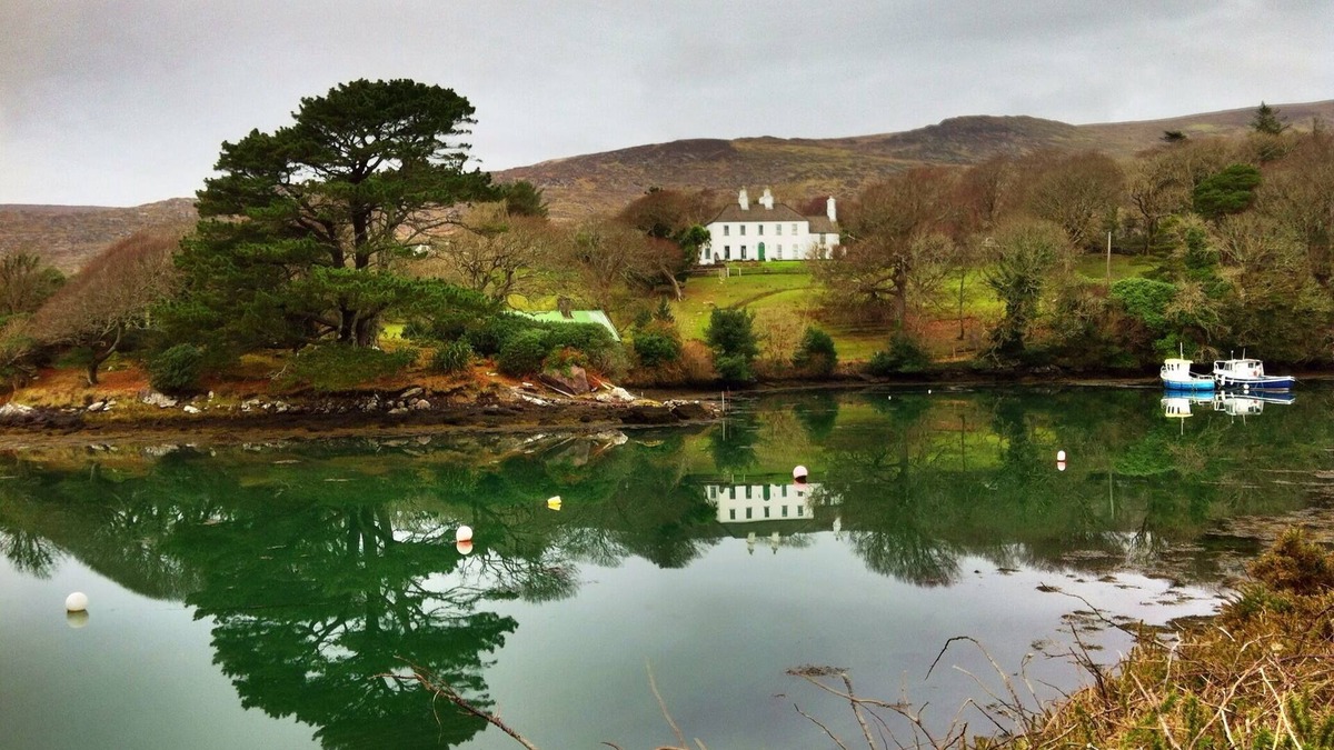 Caherdaniel House | Unique period properties on the sea, with games room & sauna.Ideal for reunions.
