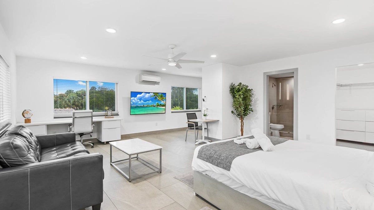Deerfield Beach Apartment | Unique Retreat - Unit D: Cool 2nd-floor Retreat
