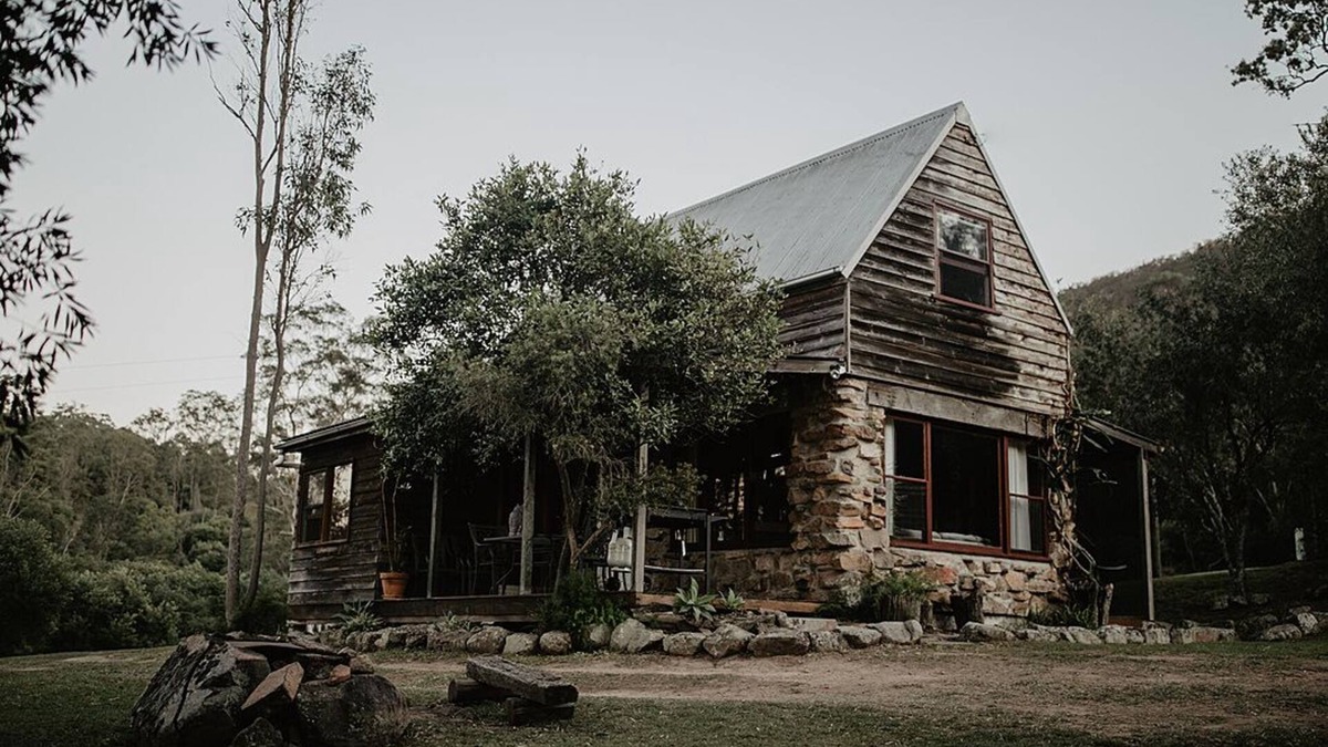 Rosebrook Cottage | Unique Rockhouse, private jacuzzi, bush views