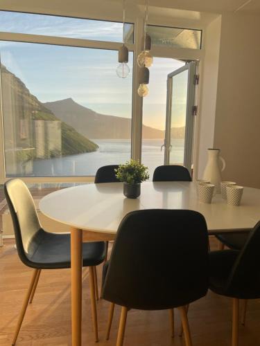 Klaksvik Apartment | Unique Sea & Landscape View and Spacious Apartment