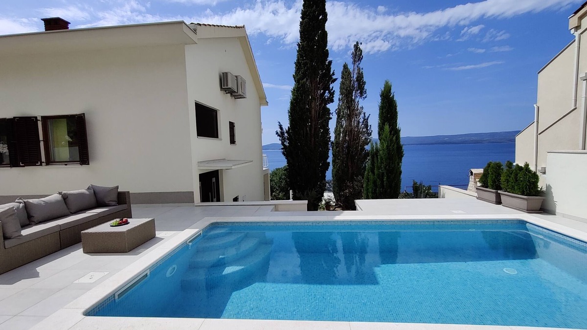 Pisak Villa | Unique seafront Villa, stunning seaviews, privacy, 3 min walk to Center & Beach