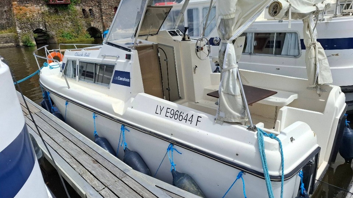 Chenille-Change Apartment | Unique stay on a cozy small boat in the heart of Anjou