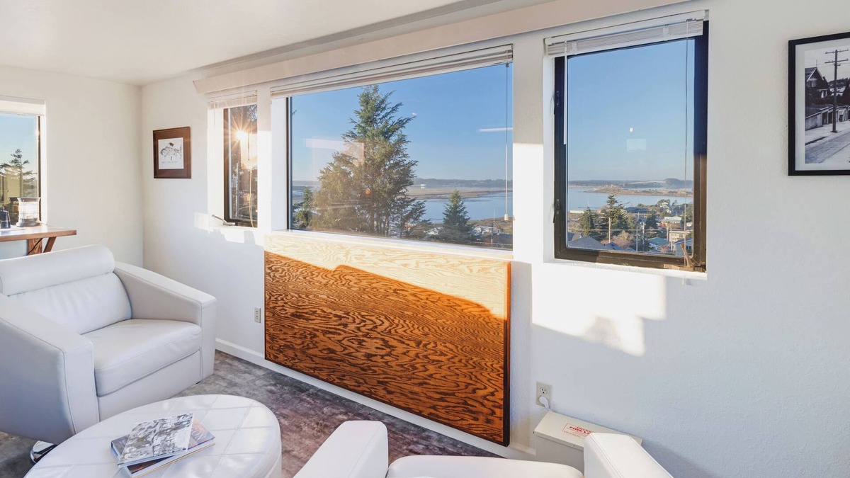 North Bend House | Unique Tower house with breathtaking views, private hot tub & cold plunge