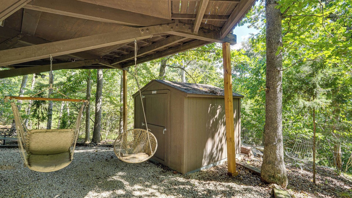 Village of Four Seasons Cottage | Unique Treehouse Hideaway Near Lake of the Ozarks