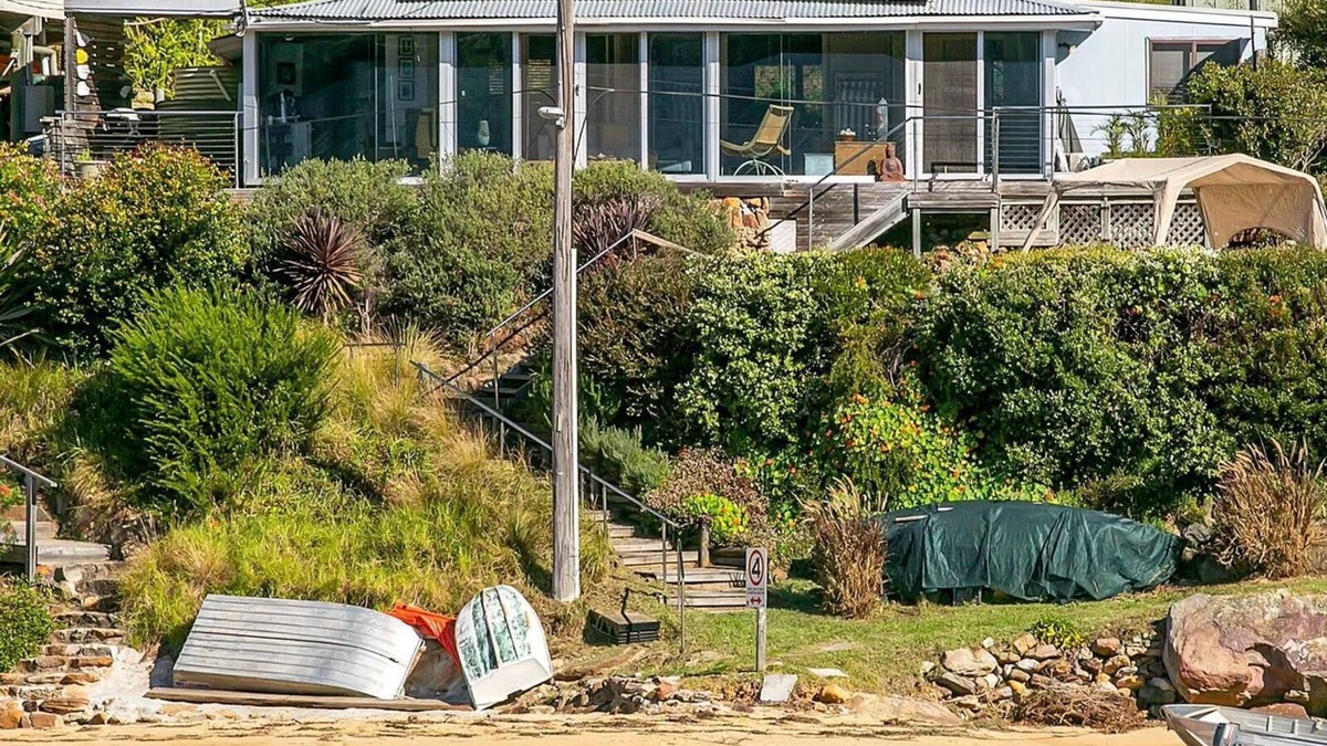 Patonga Cabin | Unique Waterfront Retreat