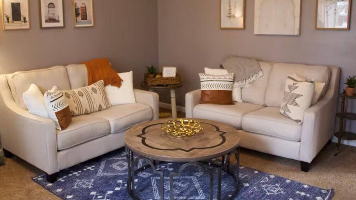 Tomah Apartment | Unit 2 Cozy 2 Bedroom w/Hot Tub