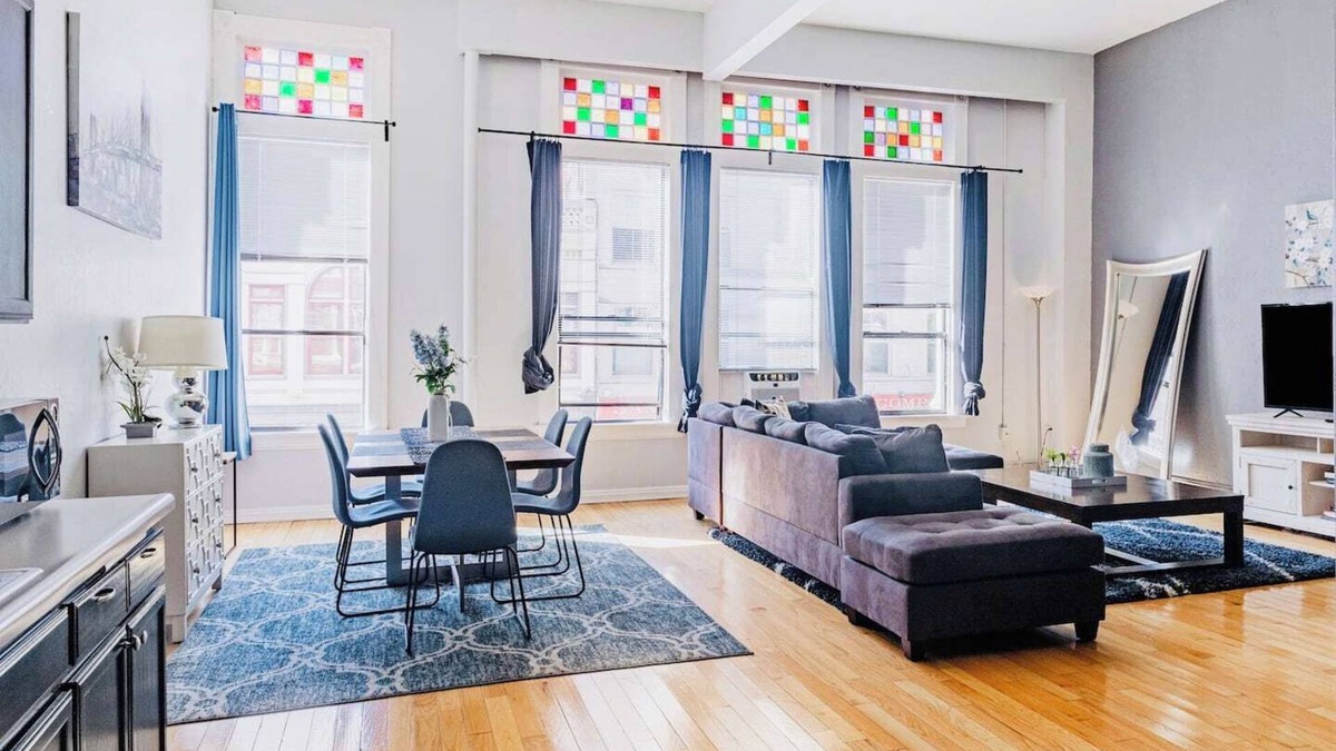 Gaslamp Quarter Hotel | UNIT #201 1-bedroom/1-bath 700 sq. ft suite with Parking & 4 Beds including a full kitchen - Washer/Dryer