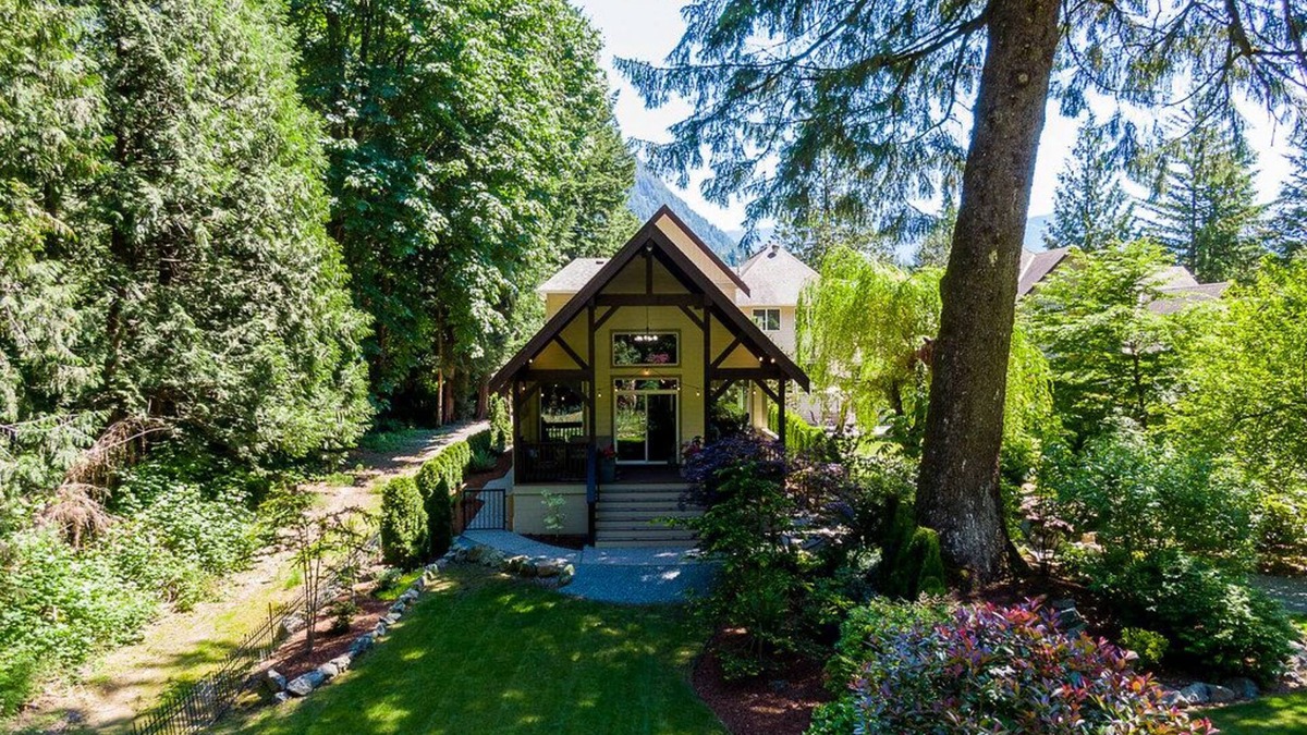 Kent Ski Chalet | Unit #3 | Peaceful & Romantic Harrison Chalet Suites