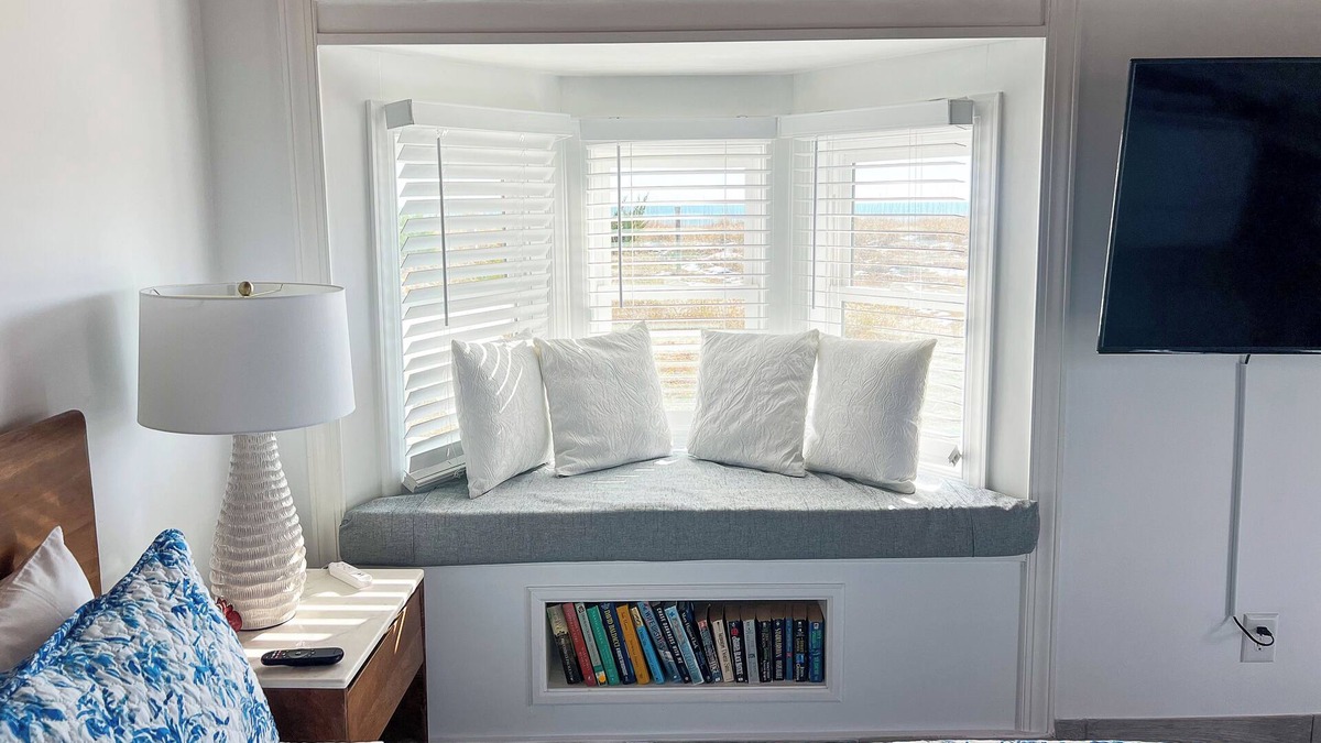 Kure Beach Apartment | UNIT #4 Crystal Shores Irresistible Ocean Front End Unit