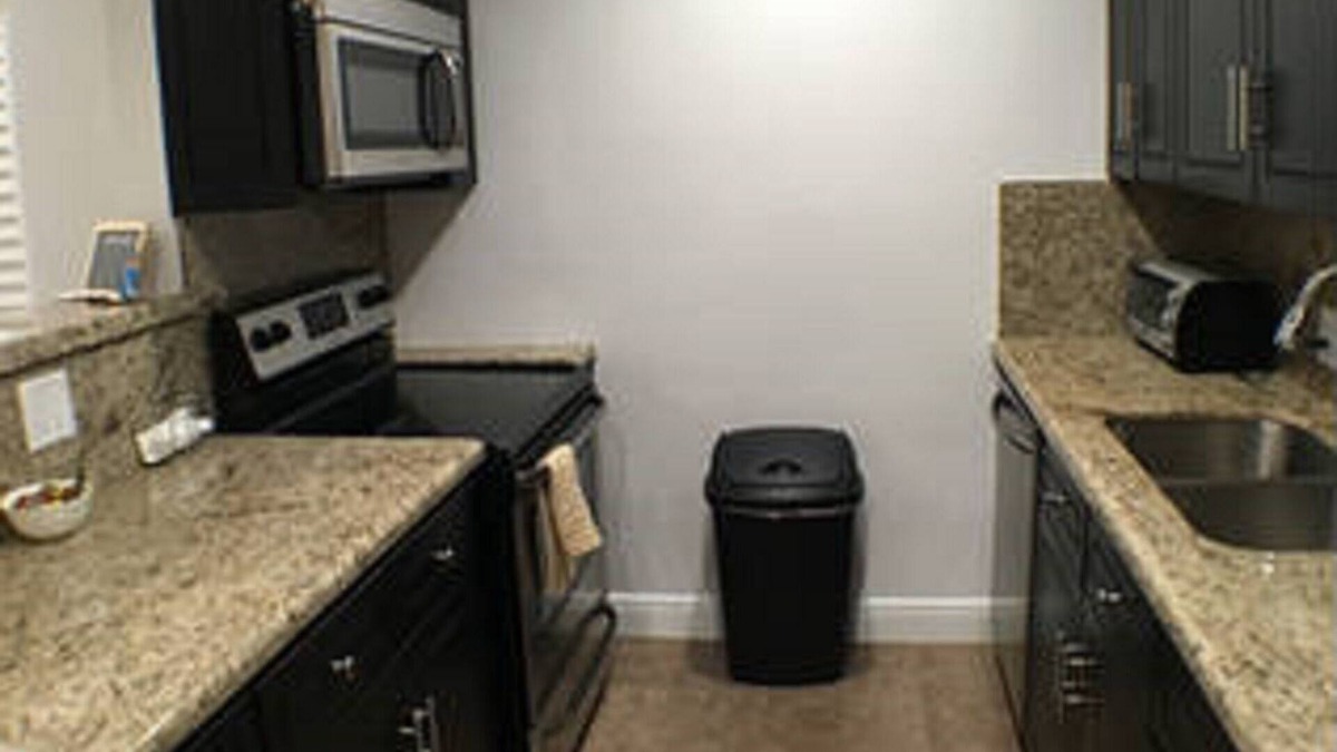 East Fort Lauderdale Villa | UNIT #4 LAUDERDALE BY THE SEA 200 STEPS to Beach and fun! Modern Studio