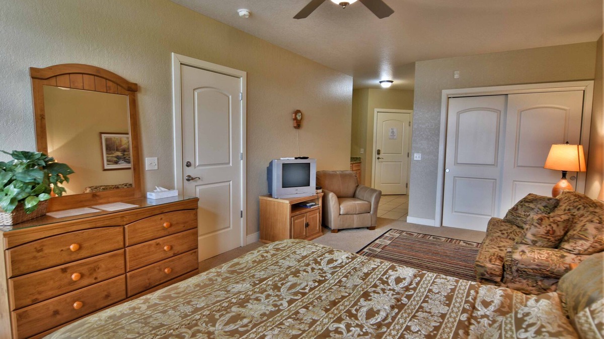 Birchwood Condo | Unit 411b 1bd/1ba Efficiency Condo 1 Bedroom Condo by RedAwning