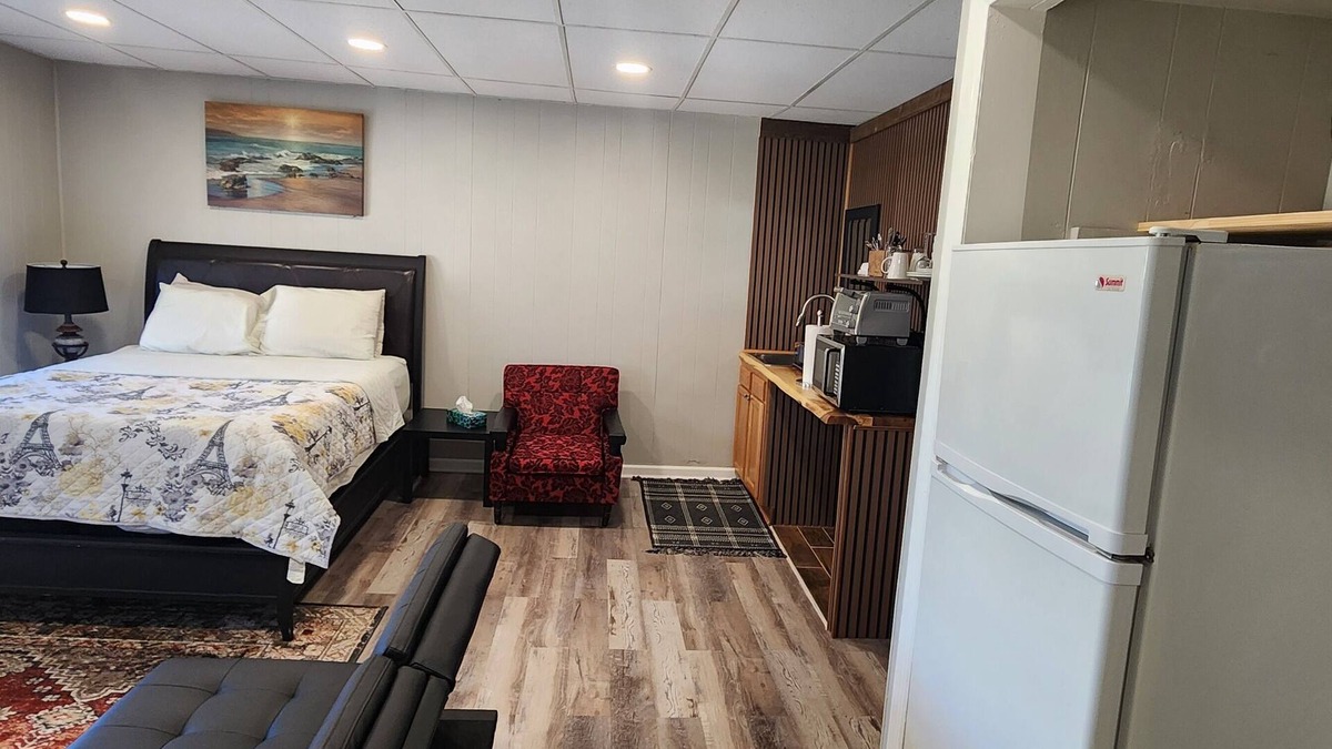 Schenectady Apartment | Unit 5 The most peaceful and quite area of Schenectady downtown